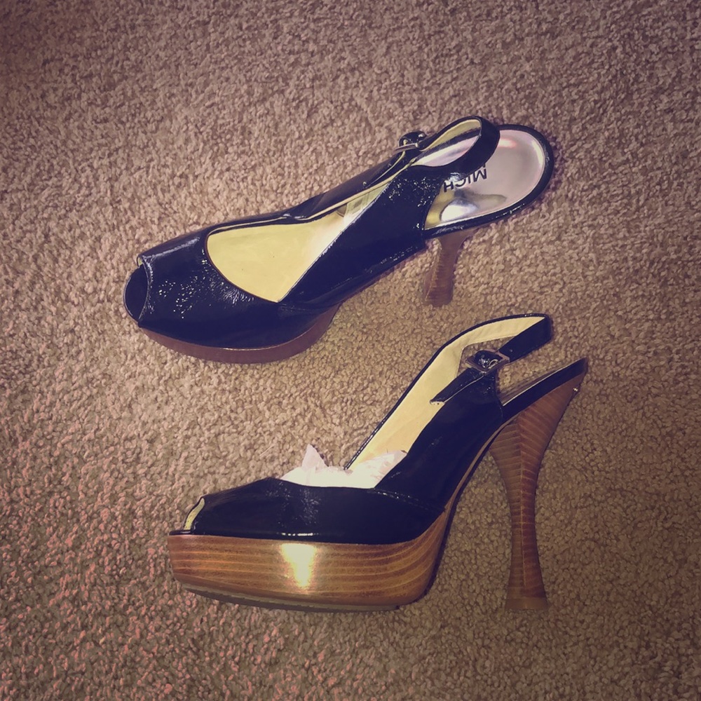 Black patent heeled sandal